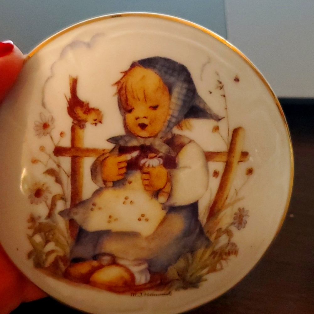 Hummel trinket box